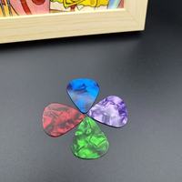 Plectres de guitare en plastique colorés, lot de 6, avec support en carton, pour basse, ukulélé, guitare électrique