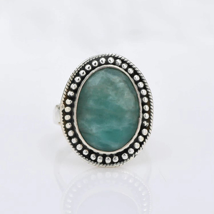 Bague d'enchantement ovale superbe exemple d'élégance raffinée et de bague exquise artistique avec une grande pierre amazonite ovale - Product Image 1