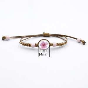 Pulseras Trenzadas Bohemias Hechas a Mano con Cordón de Cera Marrón, Dijes de Flores Secas de Resina y 3 Cuentas de Cristal - Product Image 3