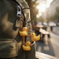 Porte-clés créatif en forme de mini canard jaune en plastique et caoutchouc, idéal pour la rentrée scolaire, petit cadeau ou pendentif de sac