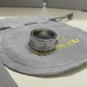 Bague Empress Dowager Vivienne large en émail œil de chat, style punk, motif Saturne, pour couple, bijoux de luxe de niche pour femmes - Product Image 6