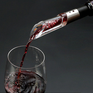 Décanter à vin en acier inoxydable en stock et bâton de refoulement 2-en-1 pour vin rouge, style minimaliste - Product Image 5