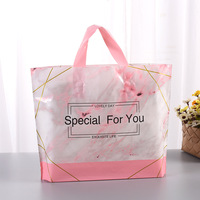 Emballage cadeau haut de gamme en HDPE avec fond carré, poignée Flexiloop, recyclable, matériau résistant et durable, design de logo personnalisé, boutique