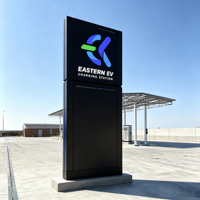 Totem de recharge de luxe pour véhicules électriques, panneau LED extérieur personnalisé avec marque pour zones résidentielles haut de gamme