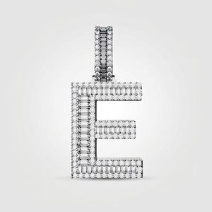 Colgante de compromiso de plata de ley con letra E y moissanita, con cadena ajustable, colgante elegante para mujer, disponible al mejor precio. - Product Image 1