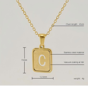 Collier personnalisé 26 lettres de l'alphabet: bijoux à pendentif carré en or mat pour un style unique et un <span class=keywords><strong>cadeau</strong></span> <span class=keywords><strong>sentimental</strong></span> - Product Image 2