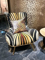 Fauteuil d'appoint haut de gamme en tissu avec pieds en métal doré pour salon