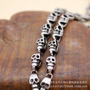 Yunnique Collier en Acier Inoxydable Tête de Mort Homme, Pendentif Fantôme à Œil Rouge, Bijou Tendance - Product Image 2