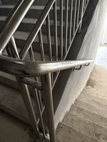 Support mural moderne en acier inoxydable Condibe pour balustrade de balcon et d'escalier
