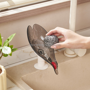 Пластиковая мыльница с красной короной - Product Image 2