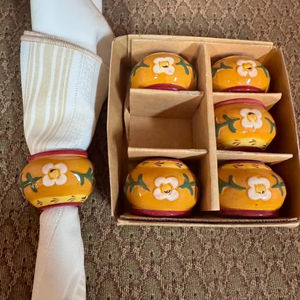 Ensemble fait main de 6 ronds de serviette en céramique vintage fleurs prix de gros - Product Image 1