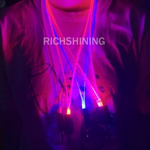 Cordón LED Personalizado Richshining con Logotipo de Marca, Collar LED de TPU Colorido con Tarjeta de Identificación <span class=keywords><strong>para</strong></span> <span class=keywords><strong>Festivales</strong></span> de Música, Fácil de Ver <span class=keywords><strong>para</strong></span> <span class=keywords><strong>Camareros</strong></span> - Product Image 3