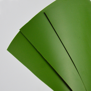 Feuille <span class=keywords><strong>de</strong></span> PVC <span class=keywords><strong>de</strong></span> couleur verte <span class=keywords><strong>de</strong></span> petit pain <span class=keywords><strong>de</strong></span> film d'arbre <span class=keywords><strong>de</strong></span> Noël <span class=keywords><strong>de</strong></span> PVC d'Ocan pour <span class=keywords><strong>faire</strong></span> l'arbre artificiel - Product Image 4