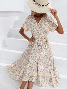 <span class=keywords><strong>Robe</strong></span> d'été <span class=keywords><strong>mi</strong></span>-<span class=keywords><strong>longue</strong></span> bohème en polyester pour femme, style européen et américain, à petites fleurs, col en V fendu, collection 2023, best-seller transfrontalier - Product Image 6
