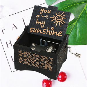 Caja de música de regalo de vacaciones de madera personalizada - Product Image 5