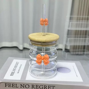 Vaso de Vidrio de Borosilicato Alto Personalizado de 300 ml, Bonito Diseño de Lazo, Reutilizable, Portátil, con Tapa de Madera de Bambú y Pajita de Mariposa - Product Image 3