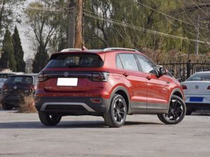 <span class=keywords><strong>La</strong></span> <span class=keywords><strong>Volkswagen</strong></span> <span class=keywords><strong>T</strong></span>-<span class=keywords><strong>Cross</strong></span> 1.5L Automatic Yue 2020 è un SUV compatto costruito sulla piattaforma MQB di <span class=keywords><strong>Volkswagen</strong></span>. - Product Image 6