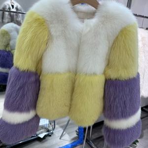 2025 Màu Sắc Tươi Sáng Tùy Chỉnh Kích Thước Hai-Tone Màu Sắc Đầy Đủ Pelt Fox Fur Coat - Product Image 3