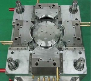 تخصيص قوالب حقن البلاستيك عالية الدقة لتوصيلات الأنابيب الملولبة - Product Image 2