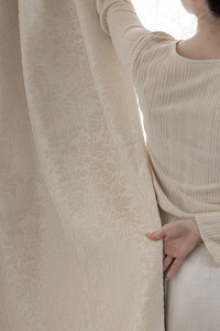 Cortinas de Chenilla Jacquard en Tono Beige Cálido para Dormitorio, Sala de Estar de Lujo, Aislamiento Térmico, Diseño Floral en Forma de Ola - Product Image 2