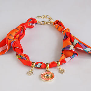 قلادة خانقة من لينسي بتصميم عتيق مطلية بالذهب عيار 18 قيراط من الفولاذ المقاوم للصدأ مع قلادة على شكل عين مطلية بالمينا وشال حريري ملون للجنسين كإكسسوار للحفلات - Product Image 4