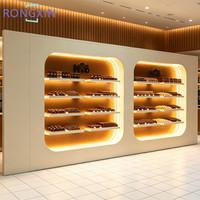 Étagère murale tendance pour café, présentoir personnalisé pour snacks, design d'intérieur de showroom, mobilier moderne pour café