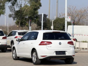 <span class=keywords><strong>Volkswagen</strong></span> Golf 2016 1.6L Automático Comfortline, 39,864 millas, 110hp L4, Volante a la Izquierda - Product Image 2