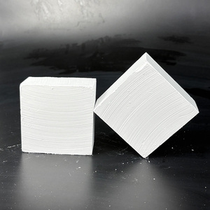 Bloque de Magnesio para Gimnasio Sunrise (Carbonato de Magnesio) Antideslizante para Levantamiento de Pesas 9cm <span class=keywords><strong>X</strong></span> 9cm <span class=keywords><strong>X</strong></span> 4.5cm Menos de 1kg - Product Image 1