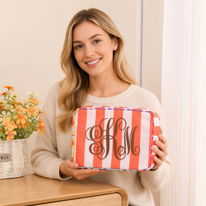 Bolsa de Aseo de Viaje al por Mayor, Regalo para Ella, Bolsa de Cosméticos Ric Rac, Bolsa de Maquillaje a Rayas con Monograma - Product Image 1