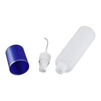 Flacon de pulvérisation en plastique HDPE personnalisable de 100ml avec grand couvercle et bouchon de couronne pour les soins personnels.