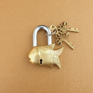 Candado de Latón Hecho a Mano con Diseño de Pez y Llaves, Candado Decorativo Vintage, Estilo Antiguo, Coleccionable, Decoración para el Hogar - Product Image 1