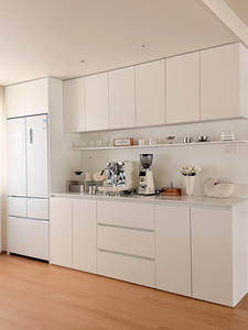 Buffet <span class=keywords><strong>de</strong></span> cuisine minimaliste et station café, conçus pour une préparation culinaire efficace et élégante dans les maisons contemporaines. - Product Image 1