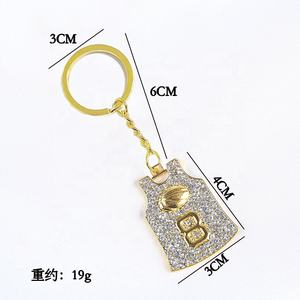 สร้อยคอแชมป์เลเกอร์สแบบยูนิเซ็กซ์ สร้อยคอแฟชั่นชุบทองรูปทรงเรขาคณิตการ์ตูน จี้เพชรซิร์คอนทองเหลือง ขายส่งเครื่องประดับแฟชั่น - Product Image 5