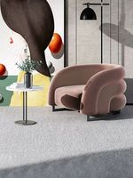 Fauteuil pivotant moderne en velours jaune moutarde avec accoudoirs superposés pour salon