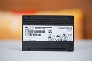 SSD interne d'entreprise YMTC PE511 PCIe 5.0 NVMe TLC 2,5 pouces 3,84 To/7,68 To/15,36 To/3,2 To/6,4 To/12,8 To en stock - Product Image 4