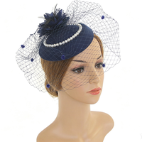 Chapeaux fascinateurs de mariage avec voile et perles style pillbox
