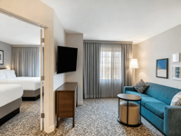 Meubles d'hôtel haut de gamme Sonesta ES Suites pour projets hôteliers : Chaise, Table, Canapé