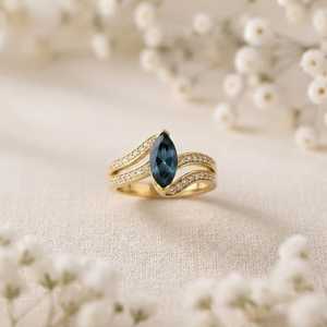 Anillo de topacio azul de Londres natural en plata de ley 925 con corte marquesa, anillo de eternidad en plata vermeil, anillos bohemios llamativos para mujer, para aniversario. - Product Image 4