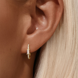Pendientes de Aro con Zirconia Incrustada en Forma de U, Diseño de Caballo Geométrico, Brillantes, para Uso Diario - Product Image 3