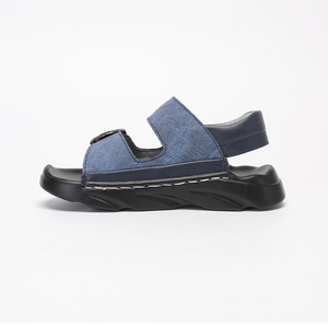Vente en gros de sandales plates élégantes pour enfants semelle de chaussure en PU chaussures d'école pieds nus légers pour adolescents garçons pantoufles noires - Product Image 3