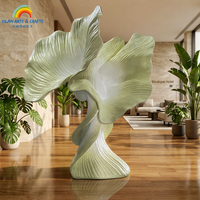 Sculpture florale abstraite de grande taille en fibre de verre, sculpture peinte à la main sur mesure pour les hôtels haut de gamme et les hébergements de luxe