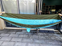 Tragbare Outdoor-Camping-Hängematte aus Nylongewebe Flache Fallschirm-Camping-Hängematte