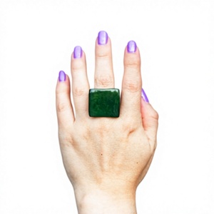 Bague large en résine verte polie, coupe princesse, bijou fantaisie unisexe, thème ange, artisanat en résine - Product Image 1