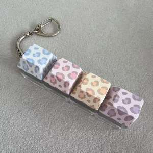 Porte-clés pendentif personnalisé en PVC UV, capuchon de touche de clavier à pois, jouet anti-stress, bouton de réduction de pression, pression au bout des doigts, bout des doigts lumineux - Product Image 3