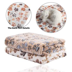 ที่นอนและผ้าห่มสำหรับสัตว์เลี้ยงขนาดเล็กอบอุ่นและนุ่มดีไซน์พิมพ์รูปอุ้งเท้าออกแบบให้เหมาะกับการเดินทาง - Product Image 3