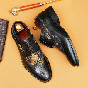 Chaussures de ville formelles en cuir haut de gamme brodées et ornées de motifs, pour hommes et femmes - Product Image 4