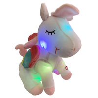 Lampe de nuit LED licorne arc-en-ciel 2025, peluche douce en coton PP, jouet lumineux pour cadeaux de fête et d'anniversaire