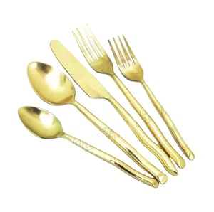 Couverts à poignée en acier inoxydable et métal avec finition dorée Ensemble de couverts nouveau design pour usage domestique Ensemble de couverts de voyage - Product Image 1