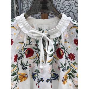 Camicetta di design di alta qualità nuova <span class=keywords><strong>camicia</strong></span> 2025 autunno <span class=keywords><strong>manica</strong></span> a pipistrello lussuose camicette floreali larghe bianche blu - Product Image 5