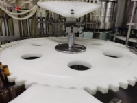 Machine de capsulage remplissante de sirop liquide automatisé de toux avec le dosage liquide de remplissage d'interface d'ordinateur et le système d'emballage